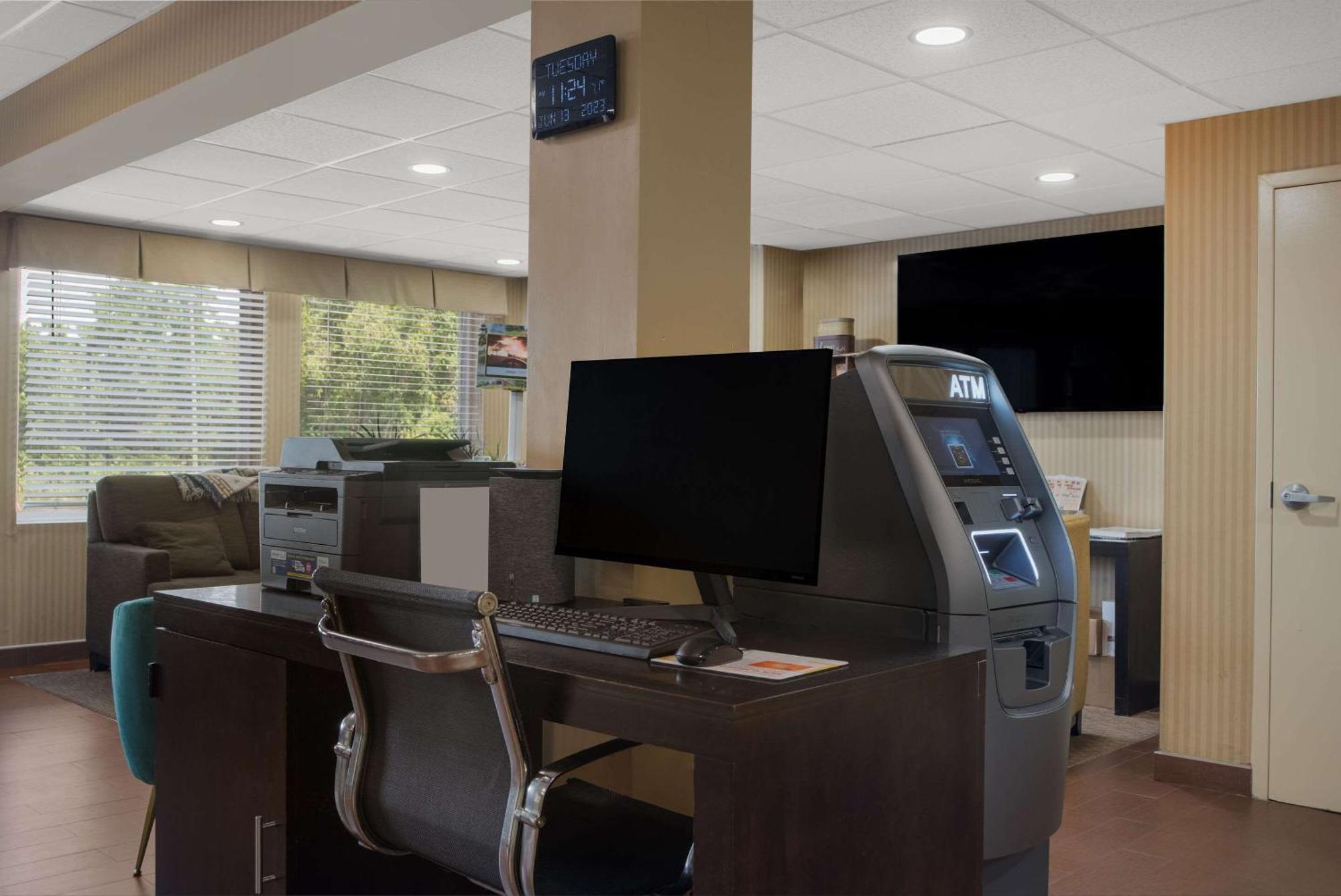 Quality Inn & Suites Chambersburg Εξωτερικό φωτογραφία