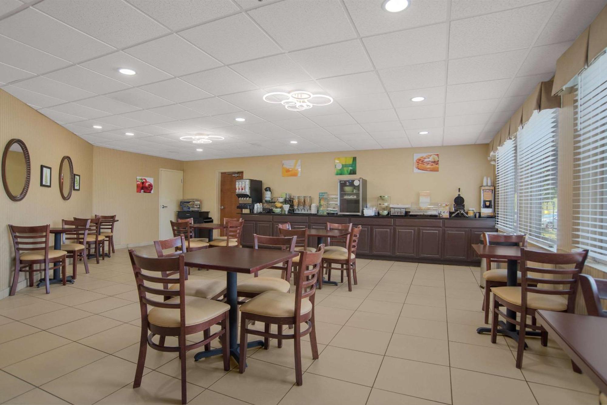 Quality Inn & Suites Chambersburg Εξωτερικό φωτογραφία