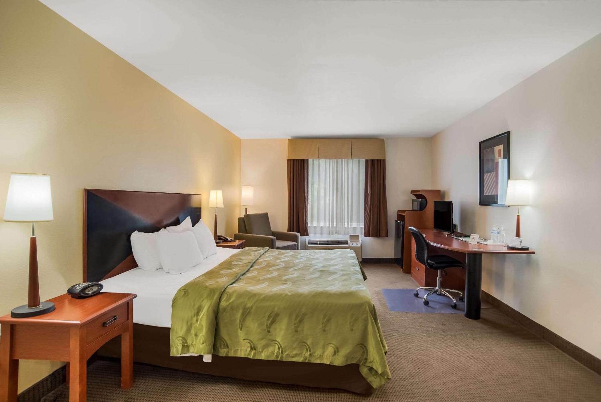 Quality Inn & Suites Chambersburg Εξωτερικό φωτογραφία