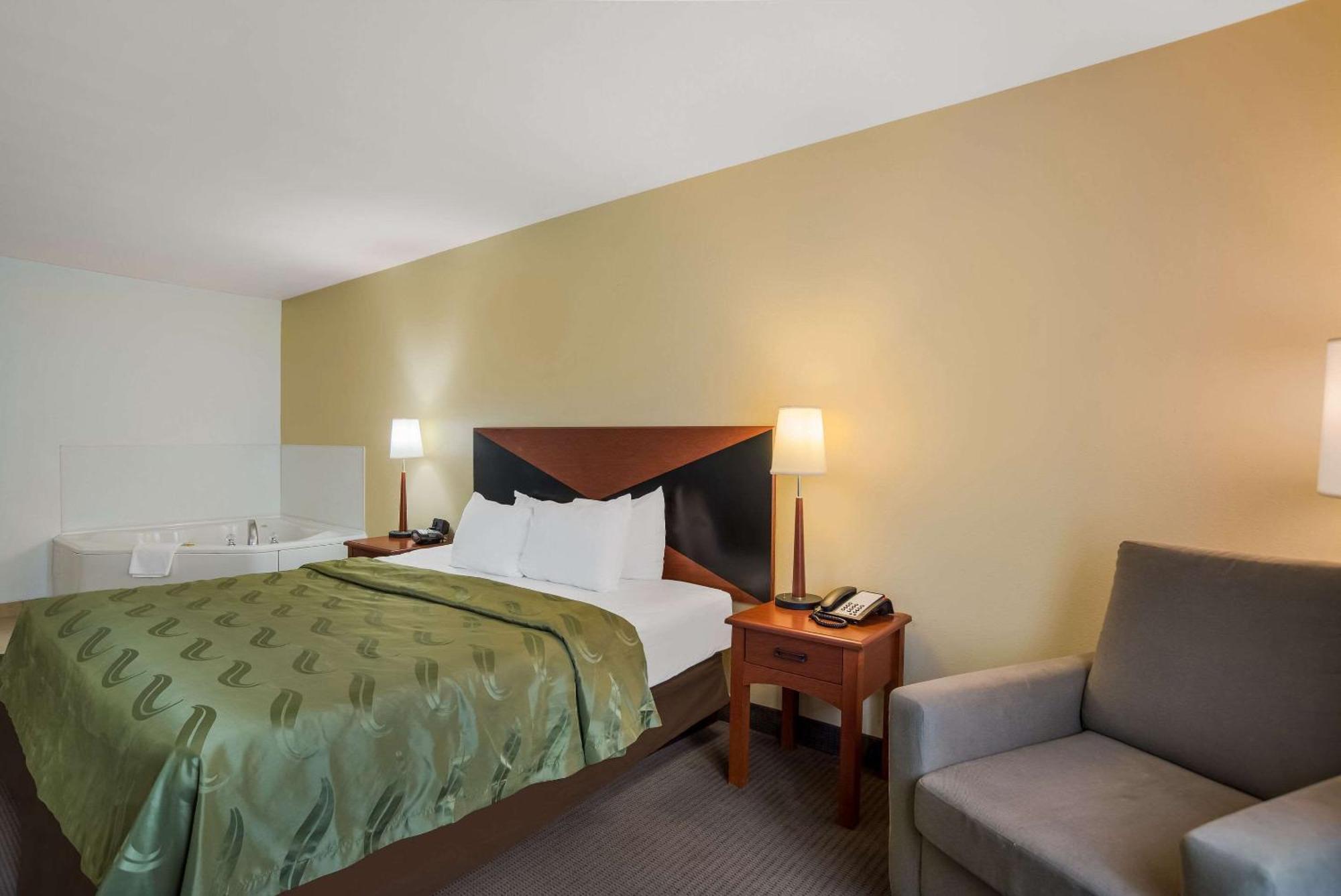 Quality Inn & Suites Chambersburg Εξωτερικό φωτογραφία